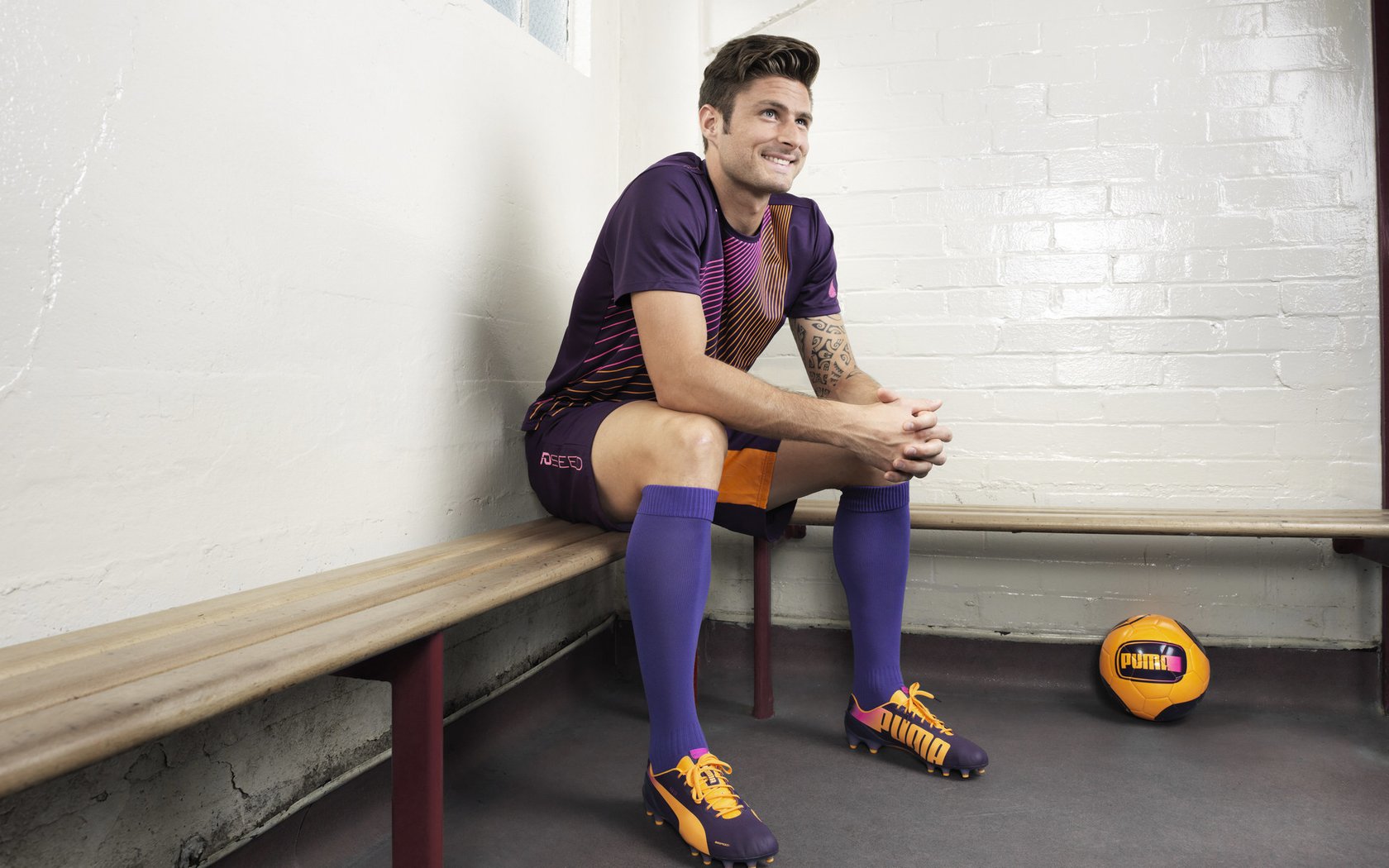 开云体育官方入口-“英超强队疯狂追分，即将迎来最关键比赛”，英超强强对话