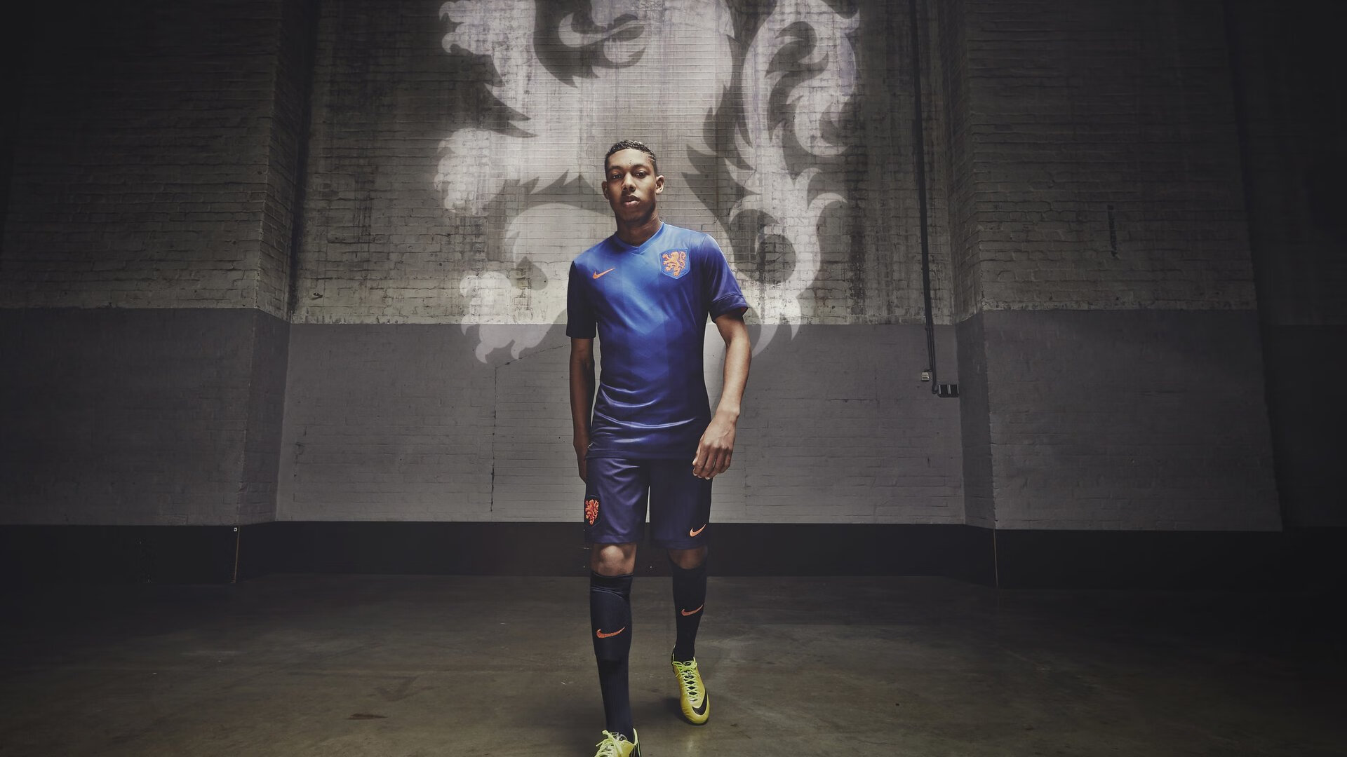 开云竞猜官网-绿色足球场馆建设取得重大突破,节能减排成主流,绿色足球场背景图片 微信